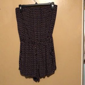 Strapless romper with elastic waist and pockets